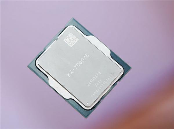 配资门户网站有哪些 中国国产x86 CPU首度应用于桌面AI PC：挑战Intel、AMD 办公没问题
